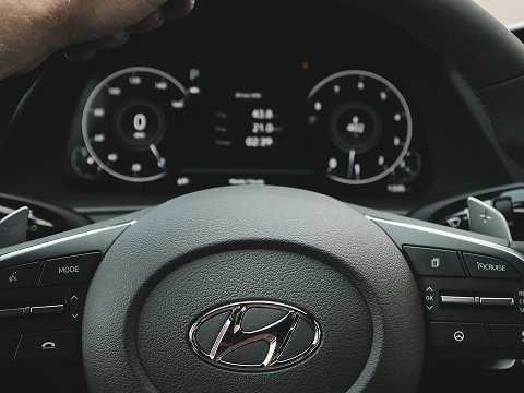 Digital instrument cluster displaying individual tire pressure readings for a Hyundai vehicle reset.
