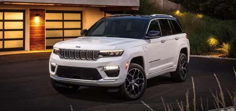 Feet kept away from the brake pedal during a Jeep Cherokee oil reset process.