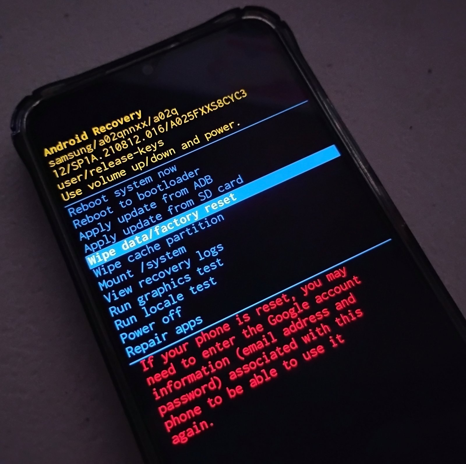 Digital device screen showing a progress bar during a thorough master reset process.